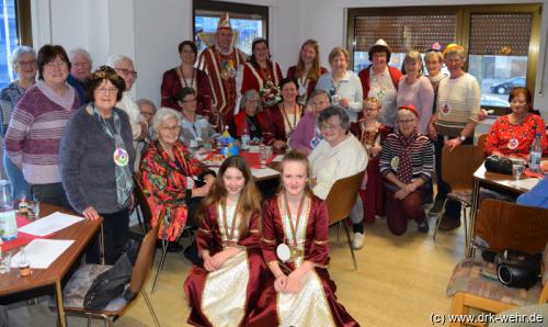 Das Prinzenpaar mit Gefolge zu Besuch bei der 