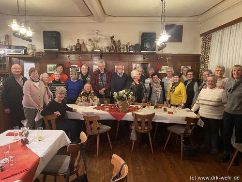 Gruppenfoto der Seniorengymnastikgruppe unter der Leitung von Gabi Daum (ganz rechts im Bild)