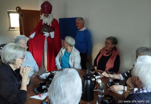 Der Nikolaus besucht die Senioren der 
