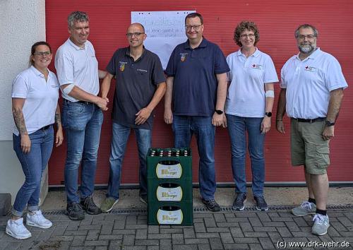 Der erste Vorsitzende Stefan Frevel (2. von links) gratulierte den beiden Wehrführern Andreas Nuppeney und Michael Beck zu Ihrem Gewinn.