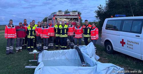 Gruppenfoto der Gemeinschaftsübung des DRK und der Feuerwehr Wehr