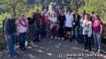 Gruppenfoto des DRK Ortsvereins Wehr e. V. vor der Burg Eltz